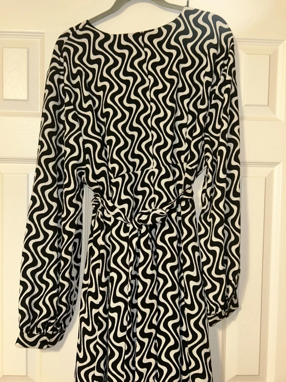 ASOS Curve Black & White Maxi Dress 20 - Picture 5 of 7